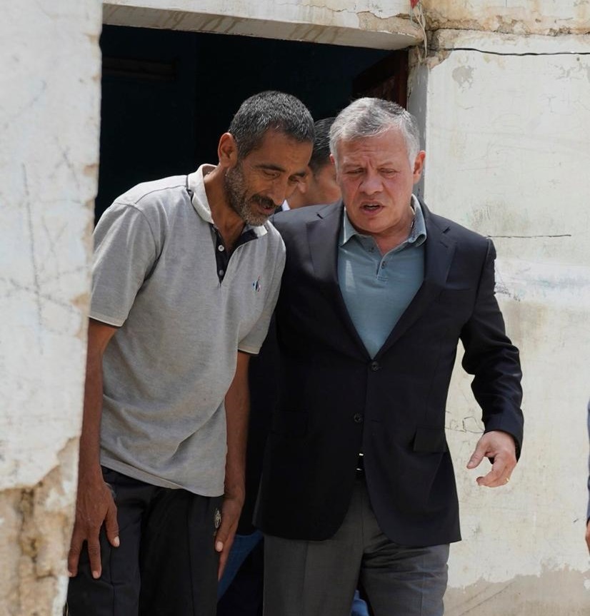 الملك يتفقد أحوال المصاب العسكري محمد