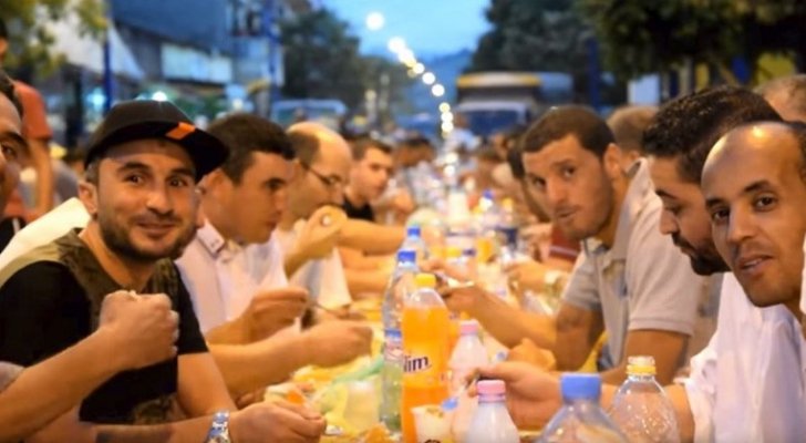 مصر .. أطول مائدة رمضانية في