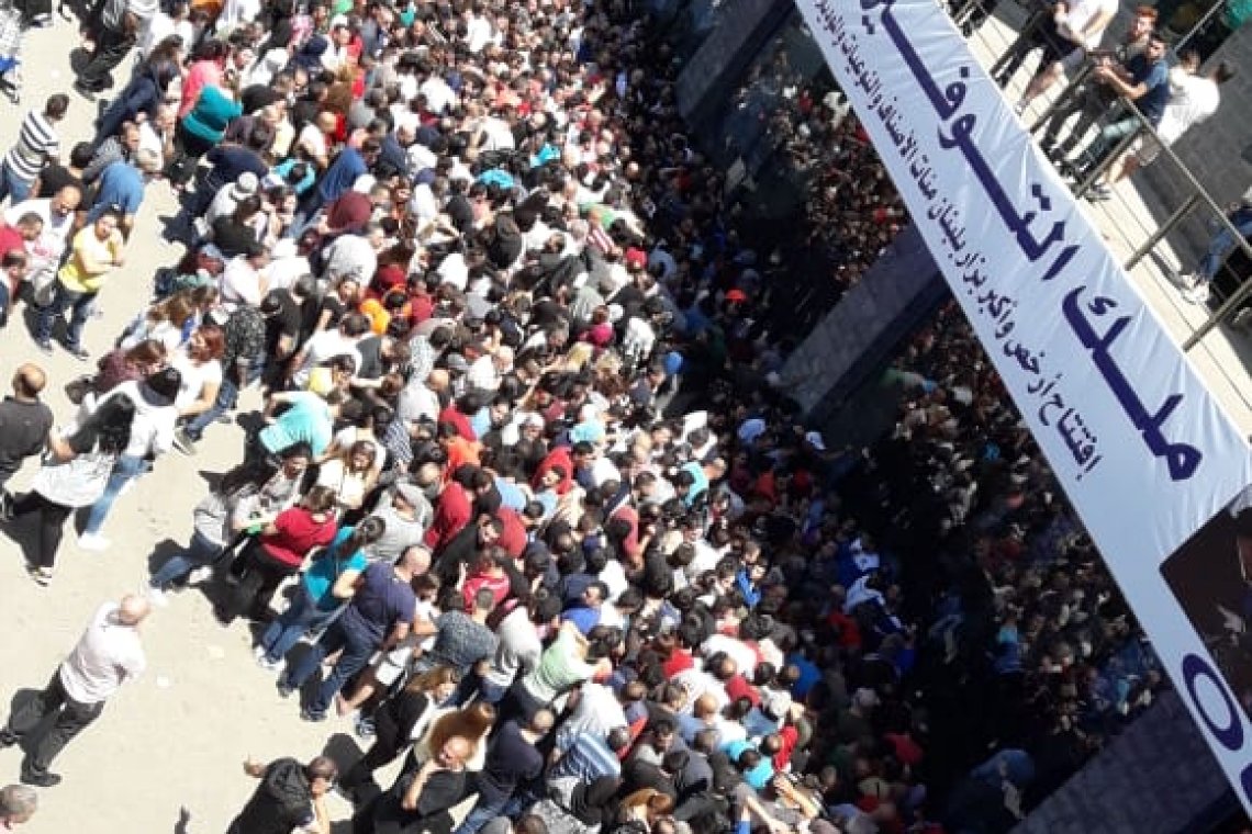 ملك التوفير في لبنان.. تدافع وتكسير