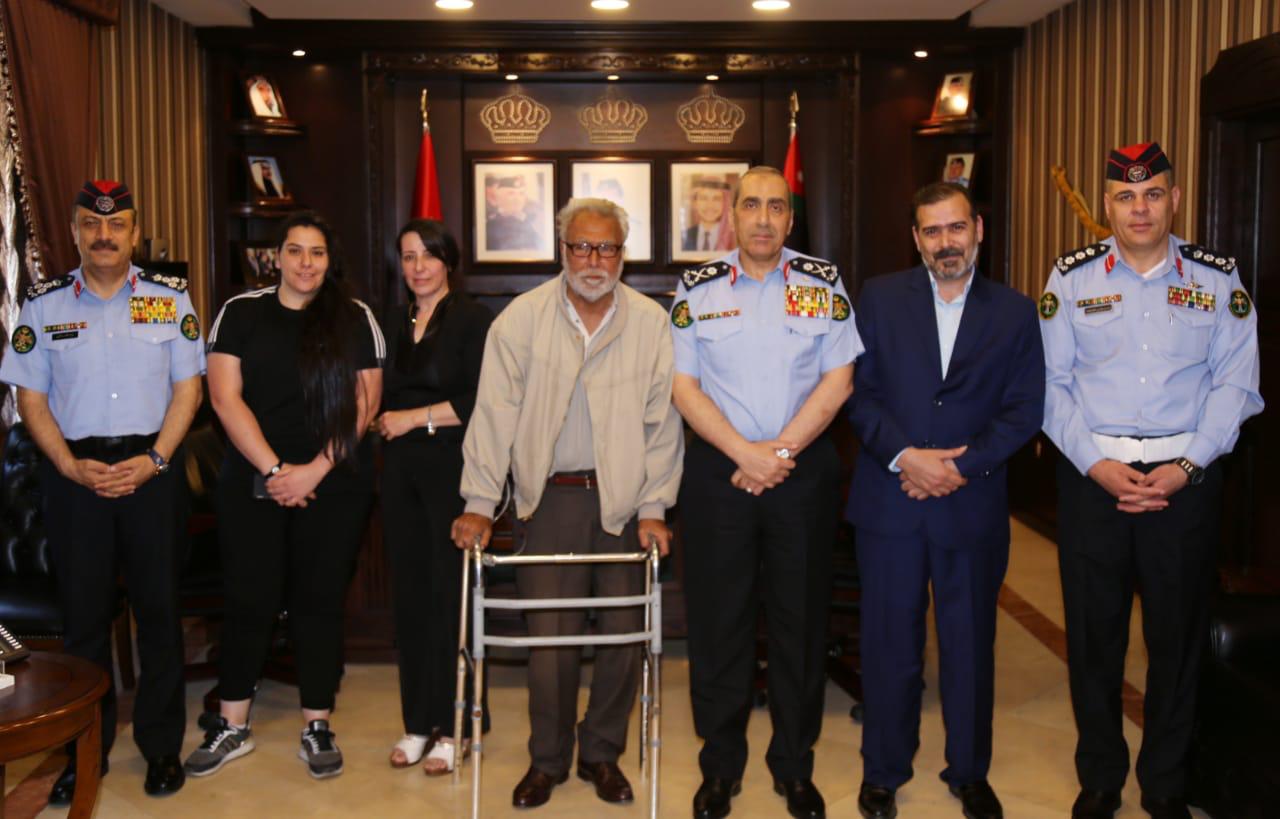 الحمود يستقبل مواطنين شاركوا تجربتهم المريرة