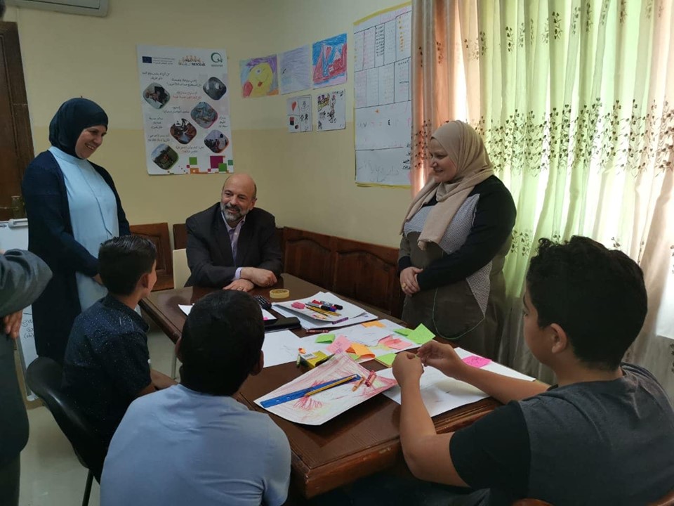 الرزاز يتفقد دار رعاية اطفال عمان