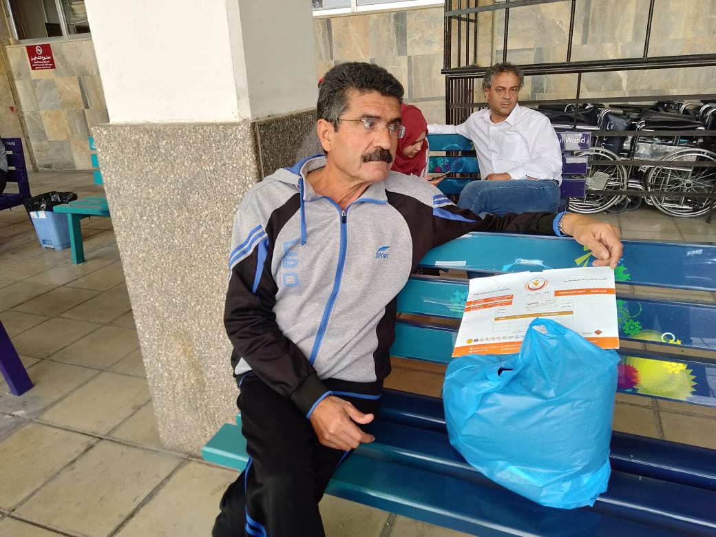 الصحفي العلان بانتظار سرير في مستشفى