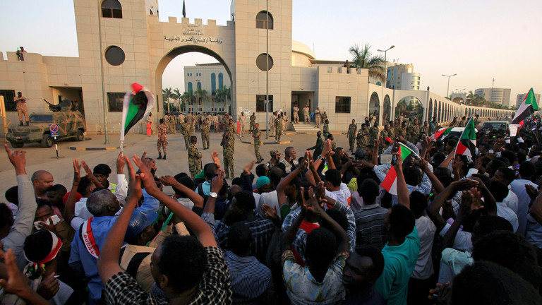 الشرطة السودانية تفرق احتجاجا في الخرطوم