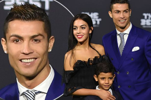 رونالدو أبا لتوأم.. وطريقة الحمل تثير