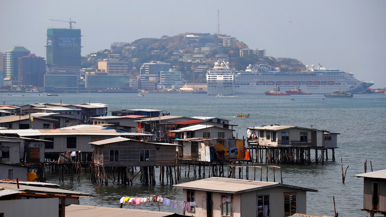 تحذيرات من موجات «تسونامي» بعد زلزال