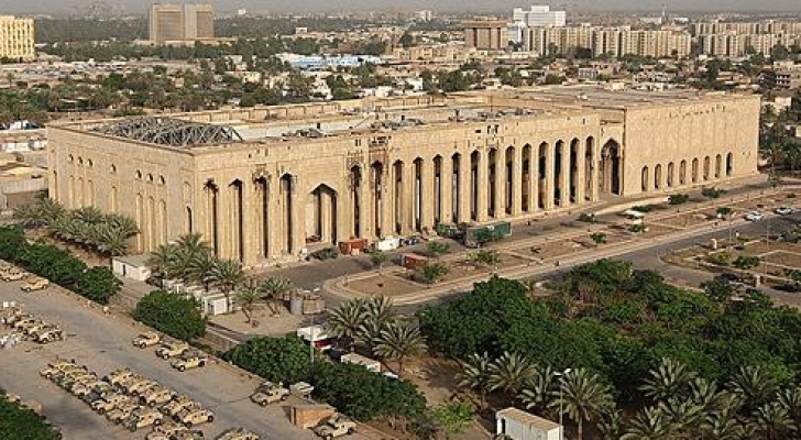 أمريكا تأمر موظفيها غير الضروريين في