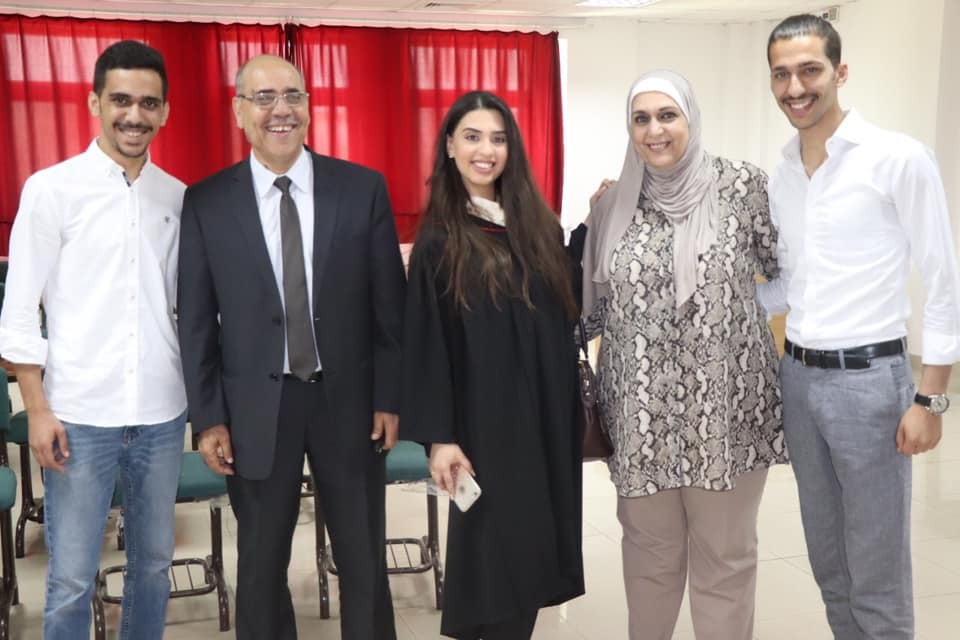 فرح علي النجادات.. مبروك الماجستير