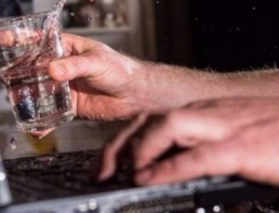 حيلة شيطانية.. . سيدة تتخلص من