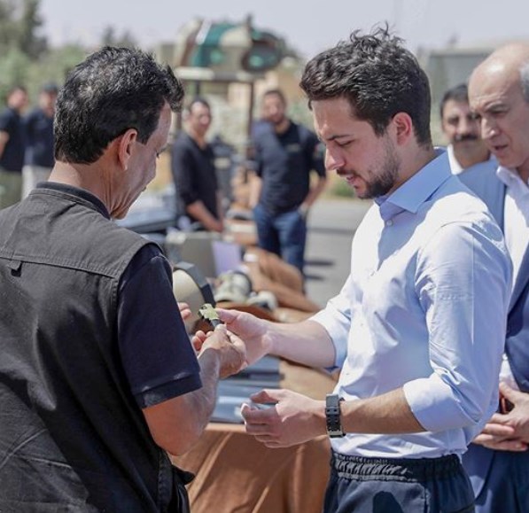 ولي العهد يزور «كادبي» (صور)