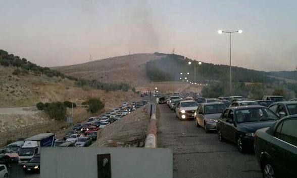 مئات المركبات عالقة بين عمان واربد