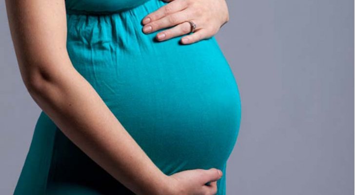 الافتاء تجيب: هل يجوز للحامل والمرضع