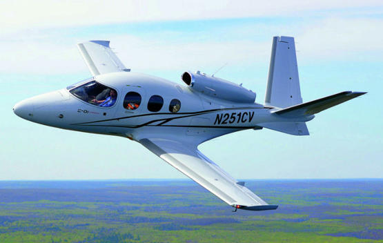 قتيلان بسقوط طائرة في دبي