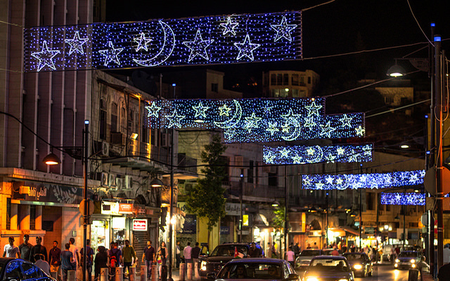 العمانيون يتجهزون لاستقبال العيد