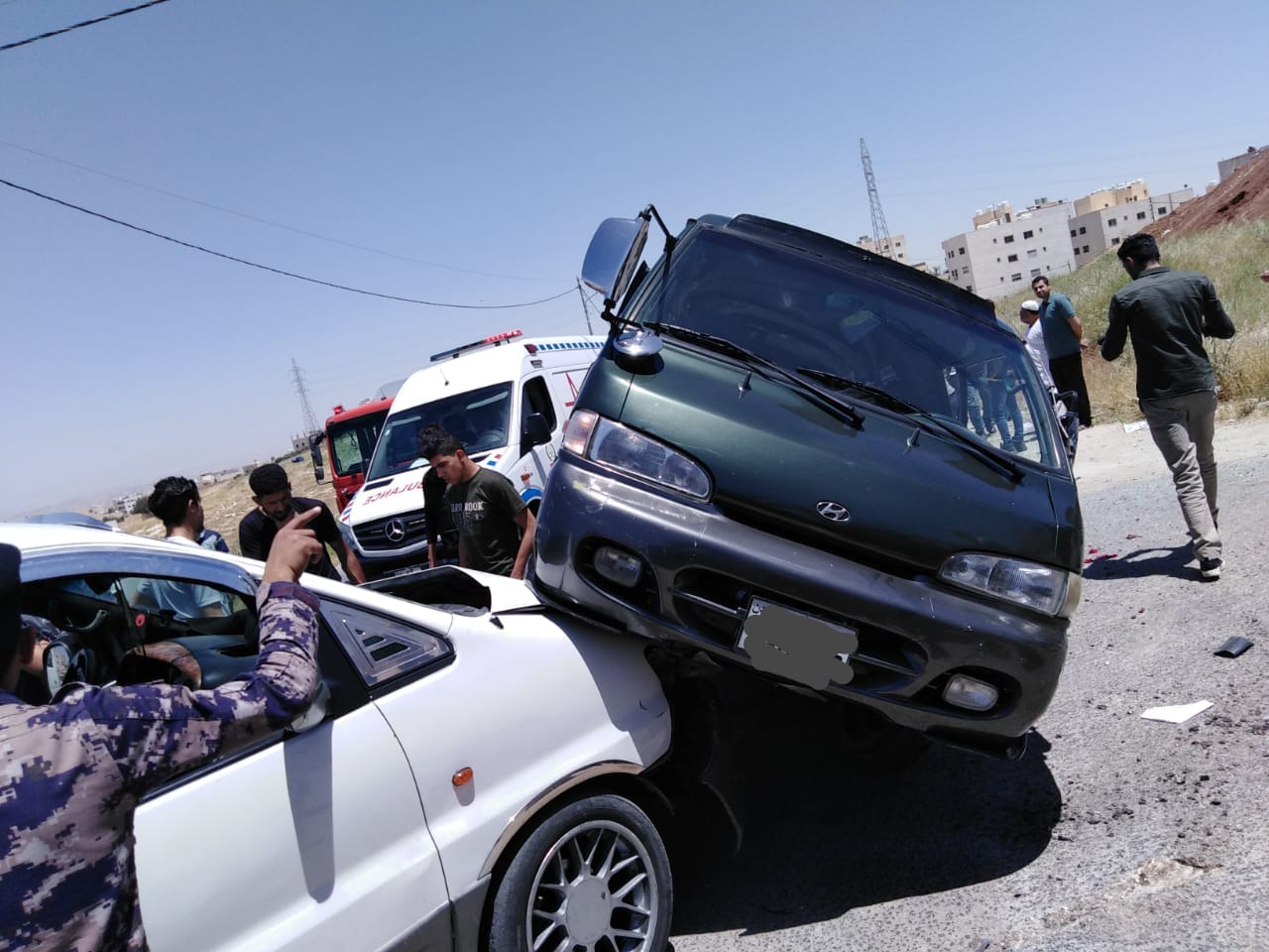 17 اصابة بتصادم باصين في القويسمة