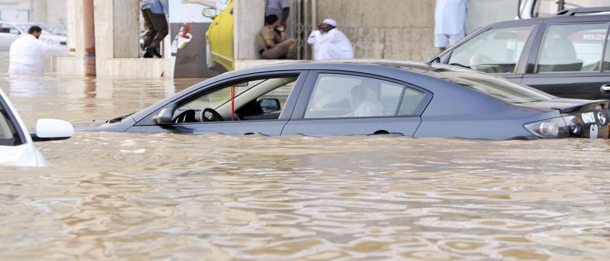 سيول الأمطار تقتل طفلا وتحتجز 97