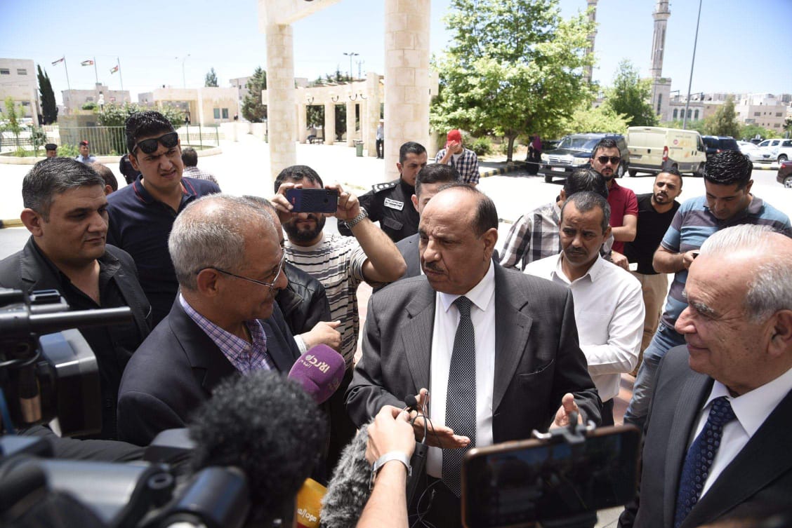 اعتصام للأطباء ووزير الداخلية يعد بتوفير