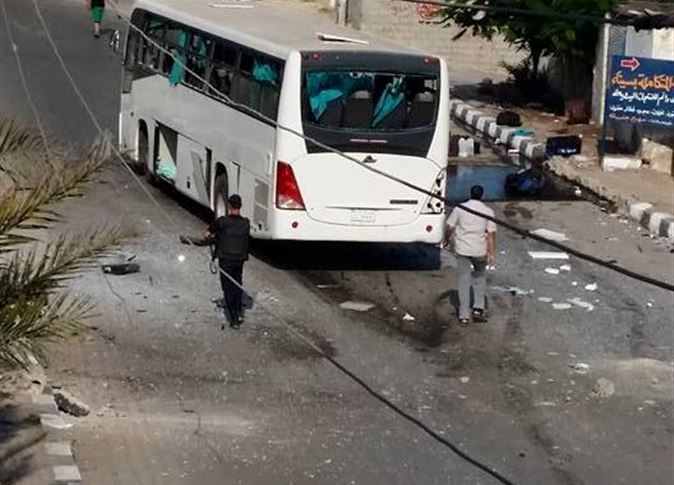 15 إصابة بانفجار استهدف حافلة سياحية