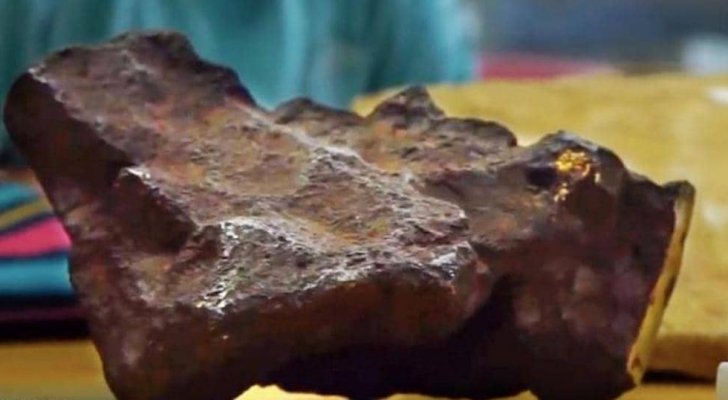 قصة حجر بيع بـ 100 ألف