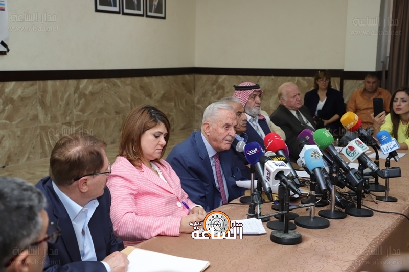 أحمد عبيدات يشهر التجمع الوطني للتغيير