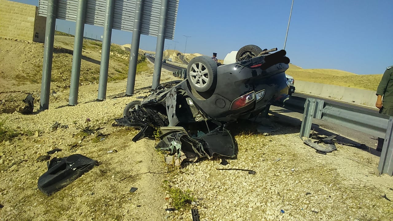 وفاة سائق بتدهور مركبته على شارع