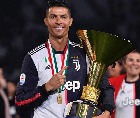 لقطة طريفة .. رونالدو يضرب ابنه