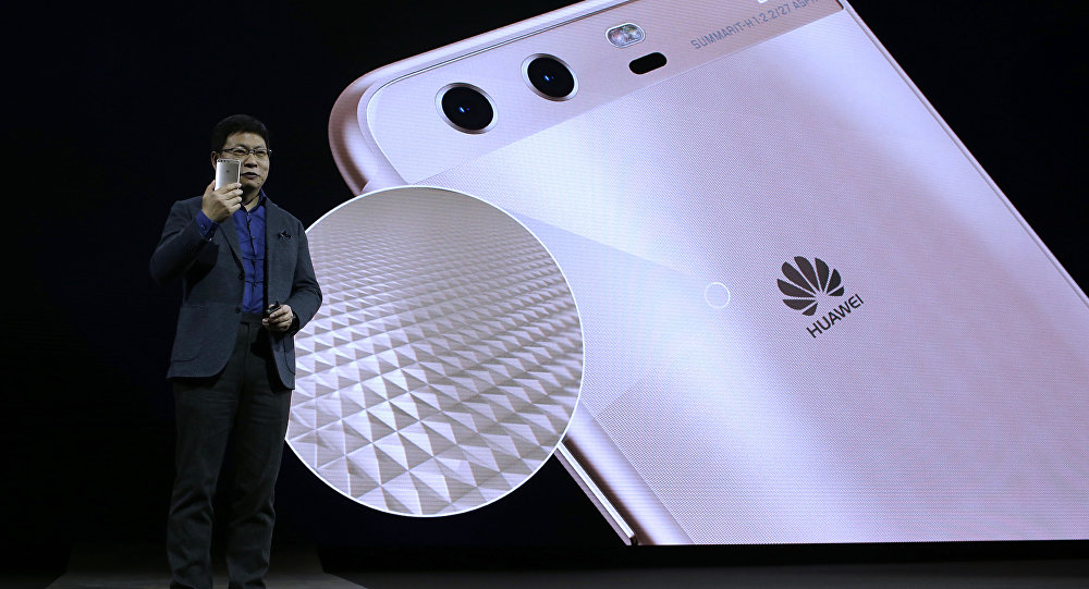 كيف سيتأثر مالكو هواتف هواوي بعد