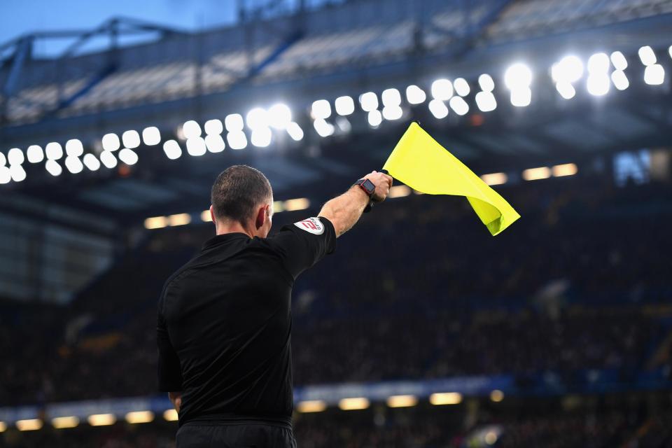 طاقم حكام اردني يدير مباراة ايطاليا