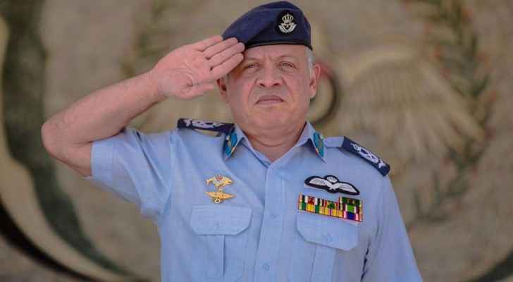 جلالة القائد الأعلى يزور قيادة سلاح