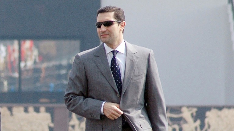 علاء مبارك: نفسي أعمل عمرة بس