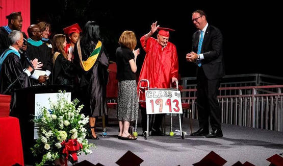 تخريج تلميذين عمرهما 95 و85 عاما