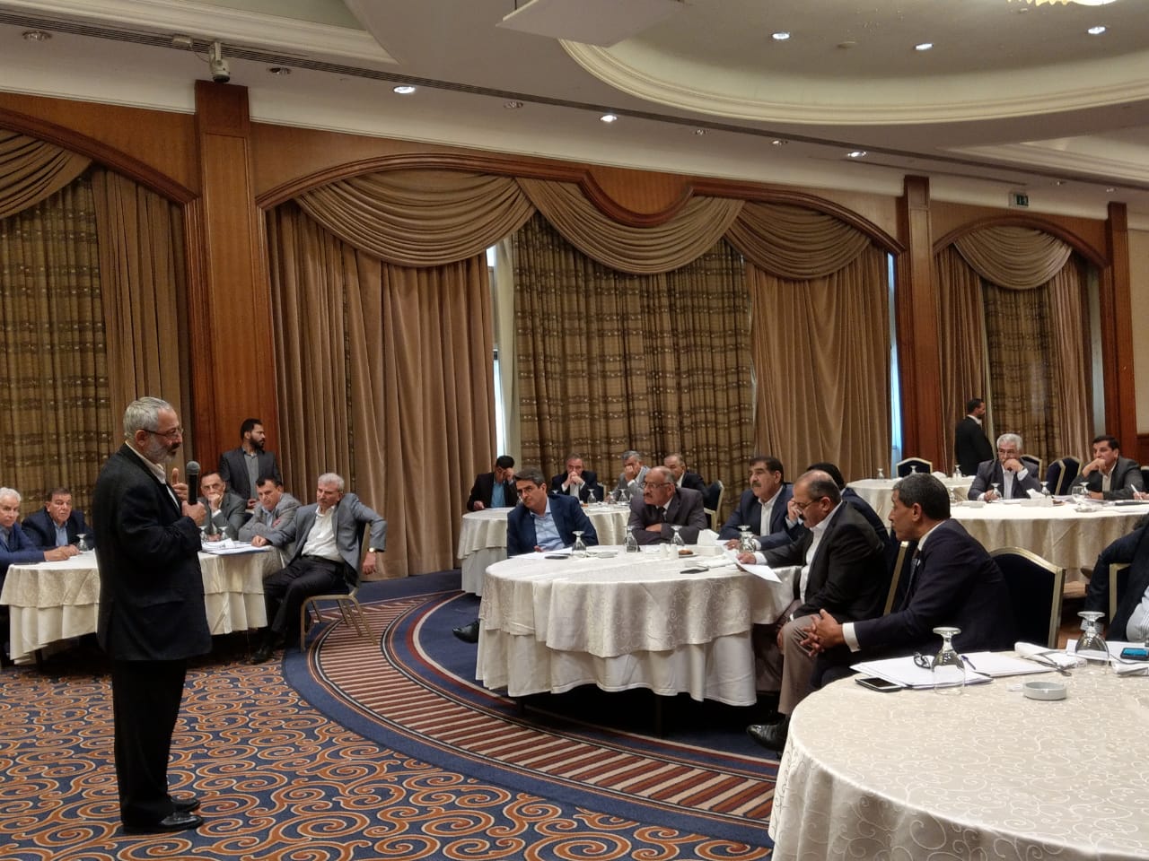 حكام إداريون ومنظمات مدنية تناقش ورقة