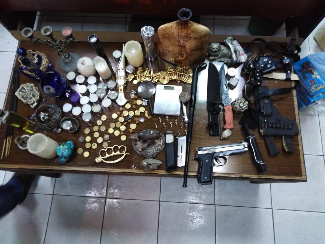 ضبط شخص بحوزته سلاح ناري وقطع