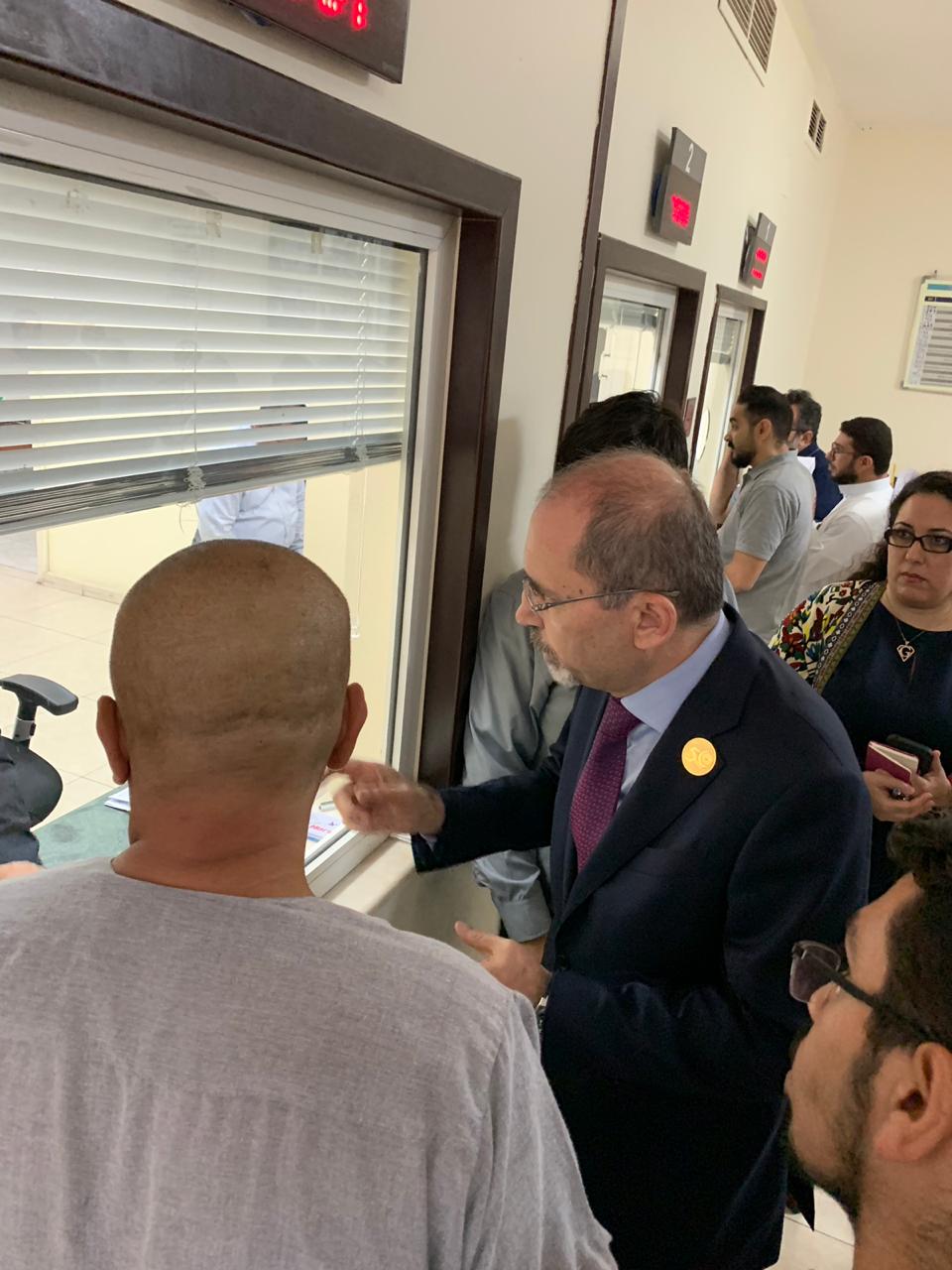 الصفدي يزور مبنى القنصلية في جدة..