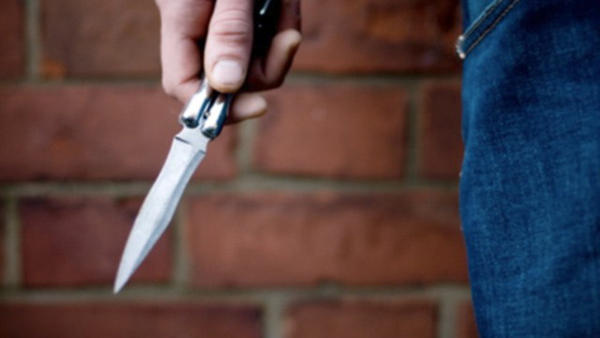 إصابة شخصين طعنا بمشاجرة في الكرك