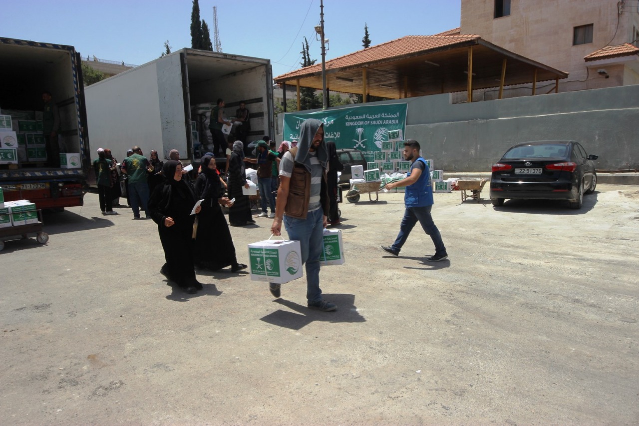 مركز الملك سلمان يوزع 48 طنا