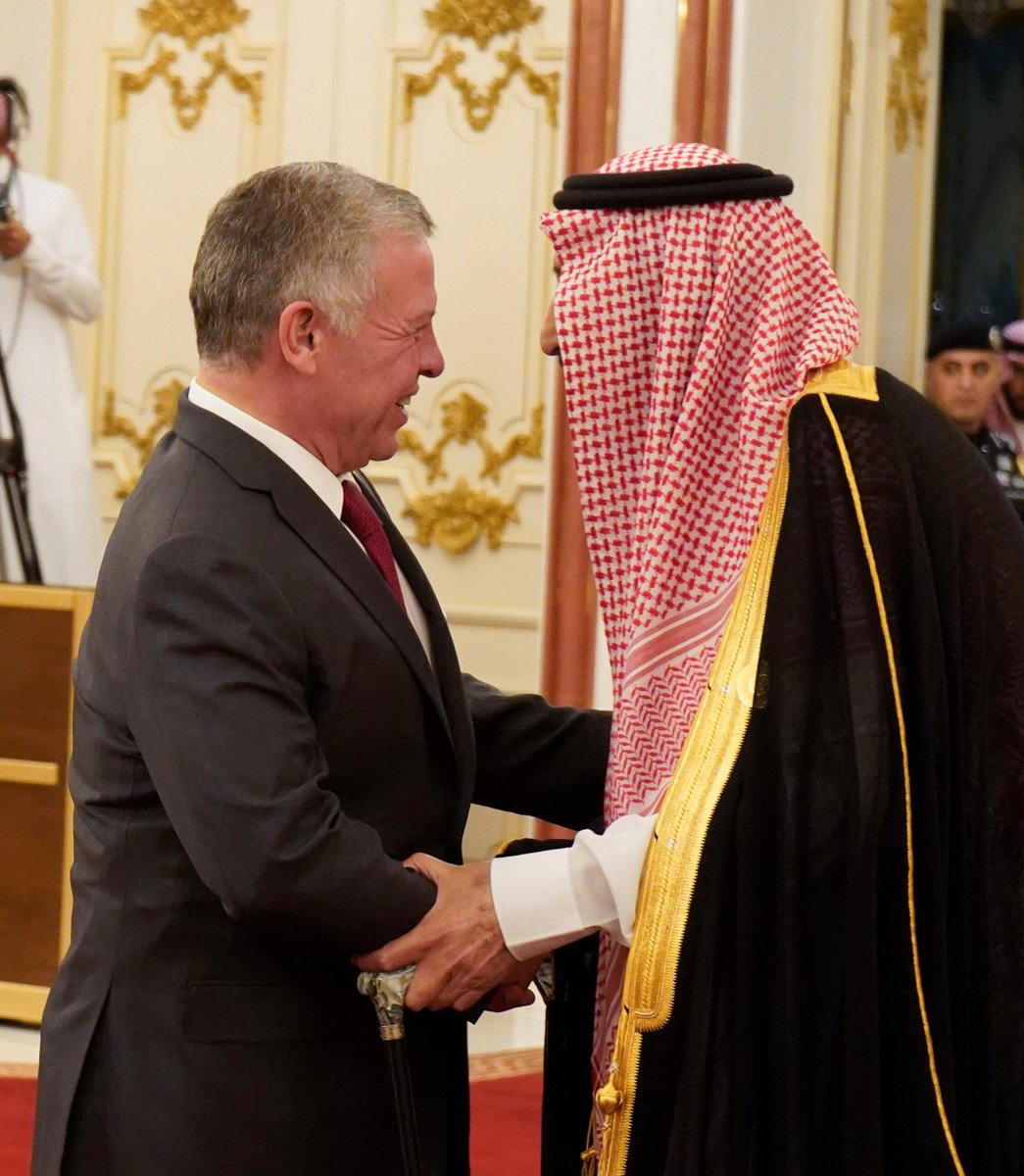 الملك أمام القمة العربية الطارئة في