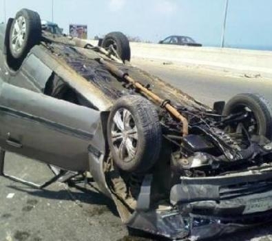 وفاة سيدة وإصابة أربعة آخرين بتدهور