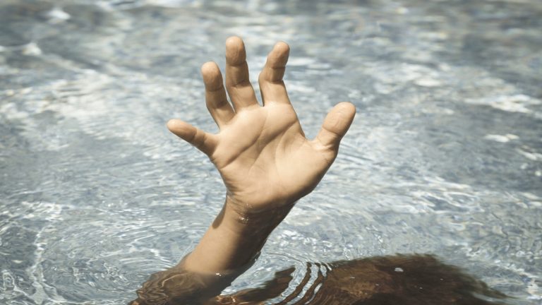 قبرص تدرس تجفيفا جزئيا لبحيرة بحثا