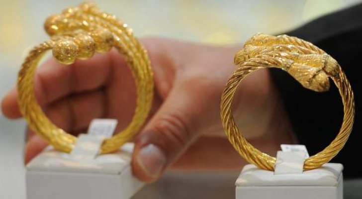 الذهب بصدد أول مكسب شهري