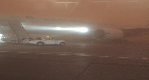 «التقلبات الجوية» تعلق الرحلات الجوية في