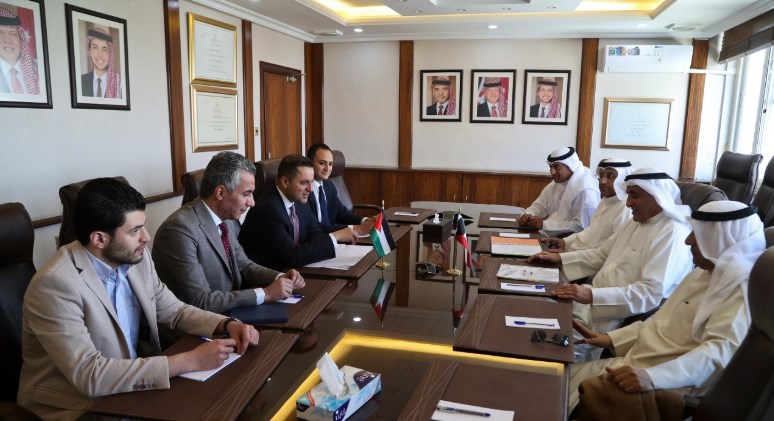 العسعس يبحث التعاون المستقبلي مع مدير