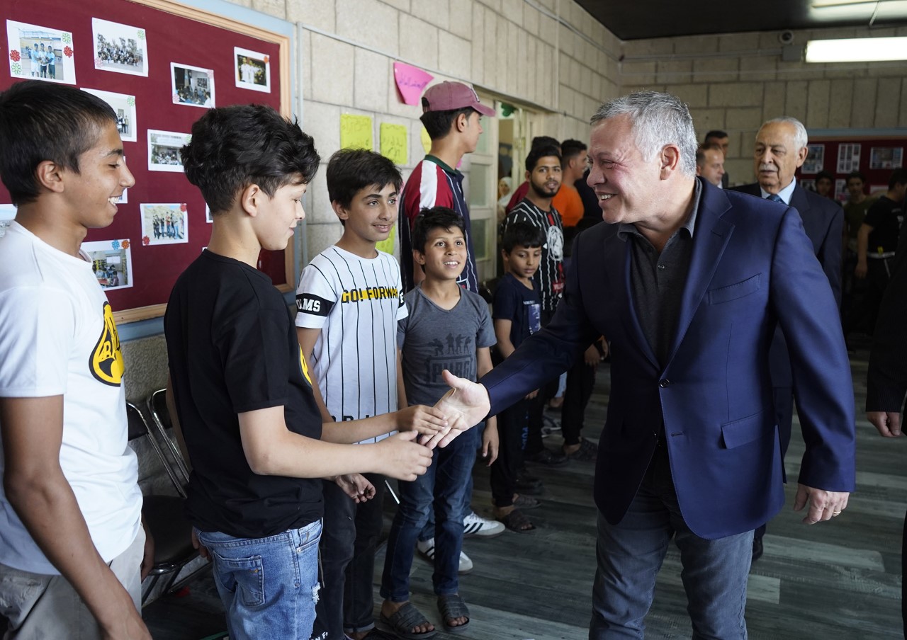 الملك يفاجئ أطفال «مبرة أم الحسين