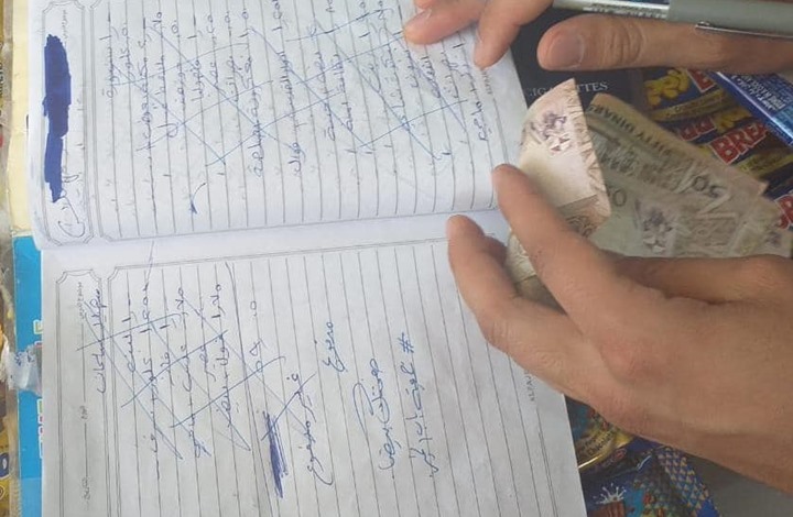 أردنيون يبيضون دفاتر ديون الفقراء دون