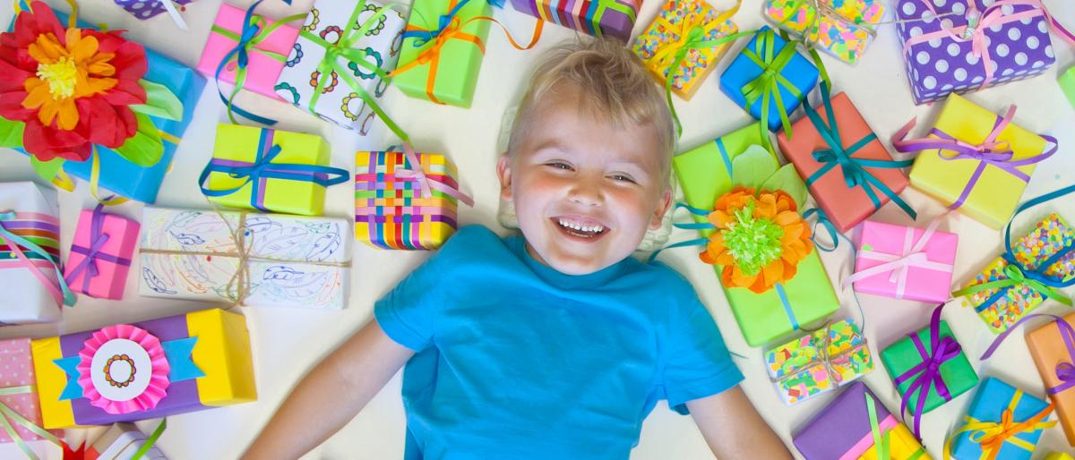 هل تقتصر العيدية على المال؟ إليك