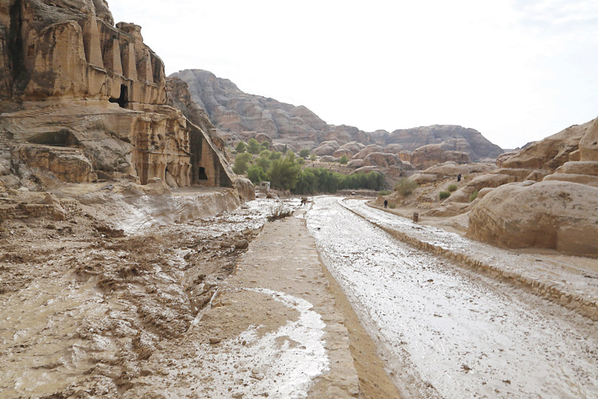 طقس حار غدا.. وامطار رعدية وتحذيرات