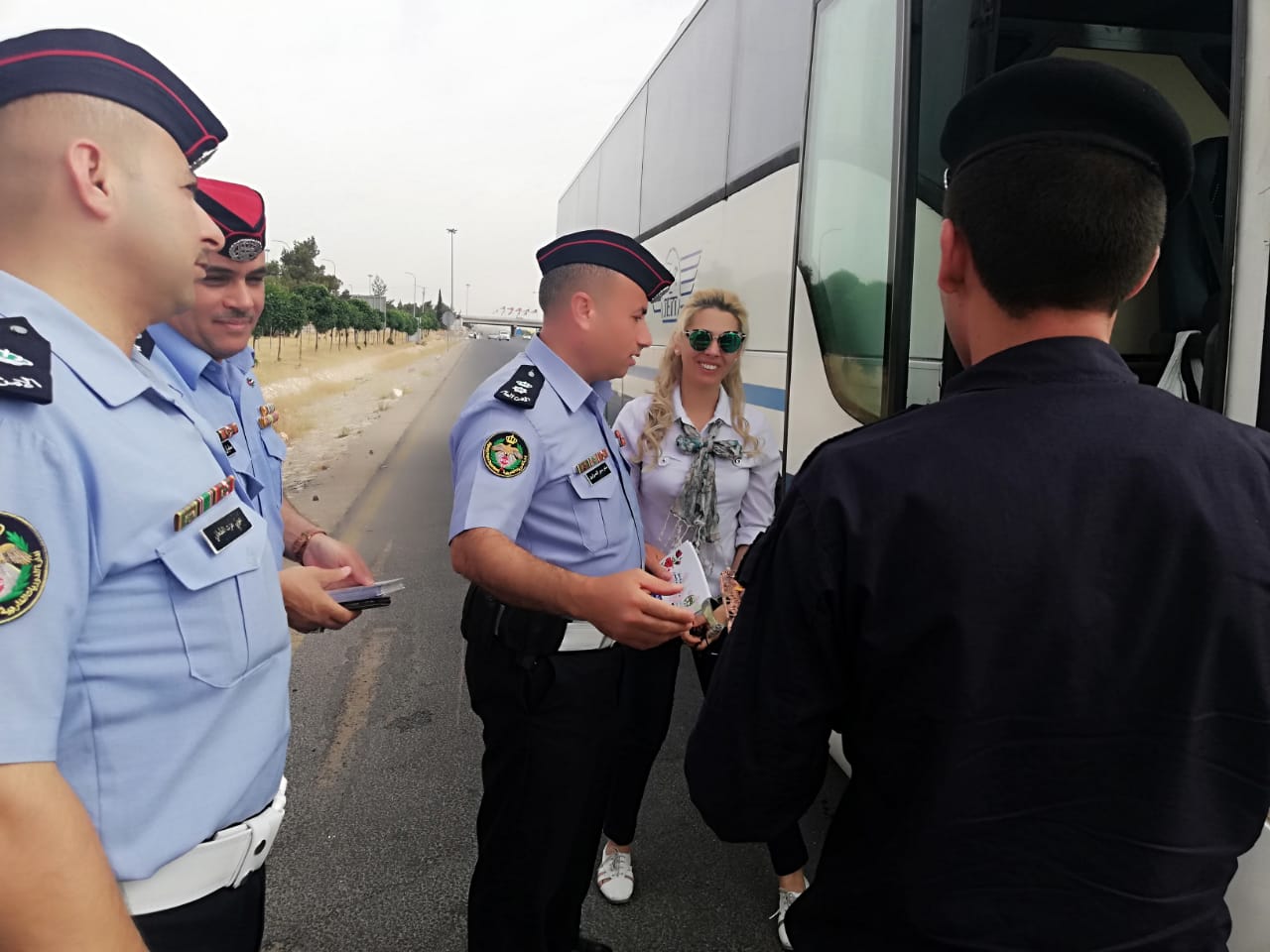 مرتبات الدوريات الخارجية يفاجئون الأردنيين (صور)