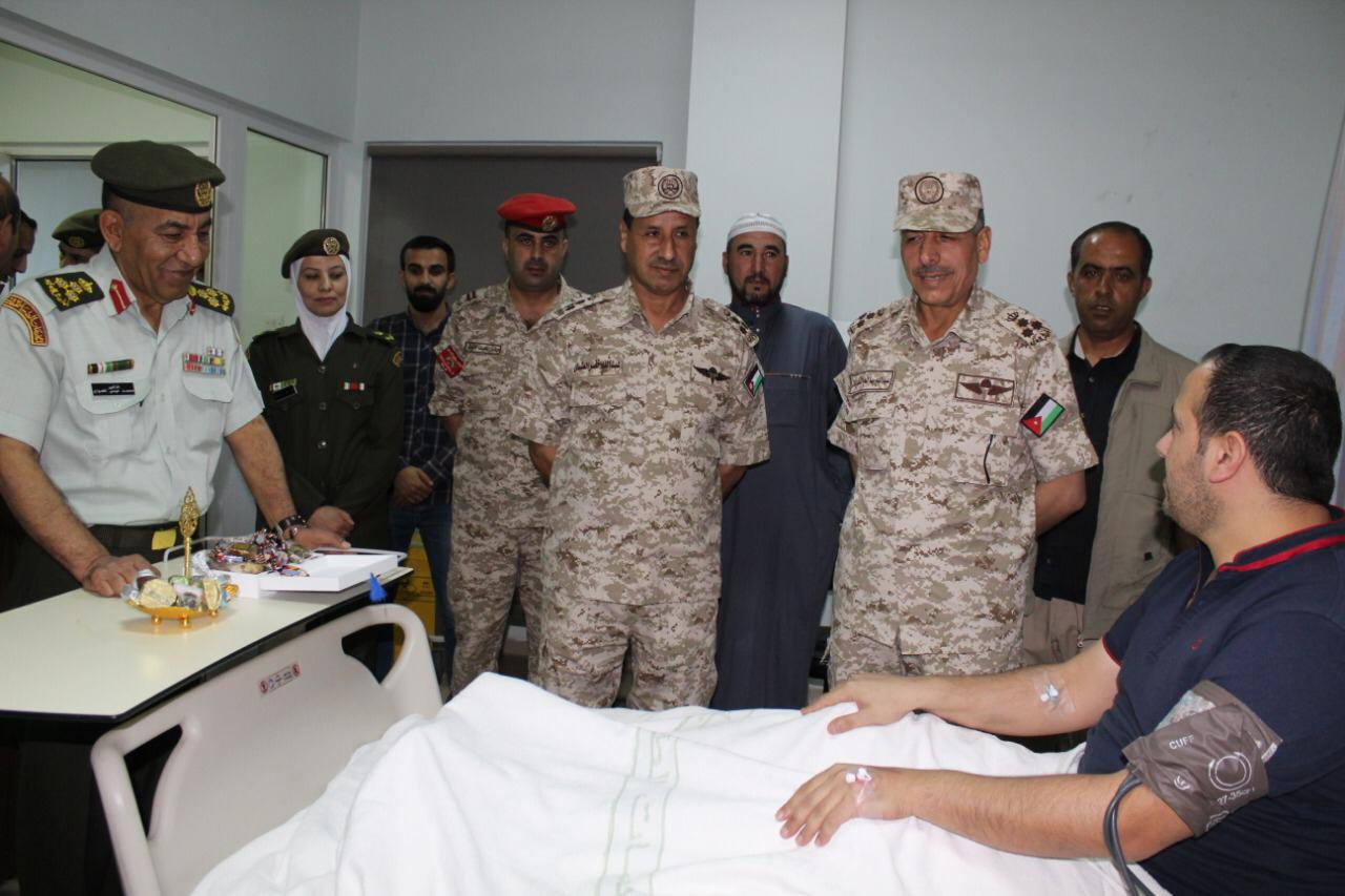 القوات المسلحة تعود المرضى العاملين والمتقاعدين