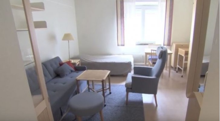 عالم السياسة قد يدر أموالا طائلة