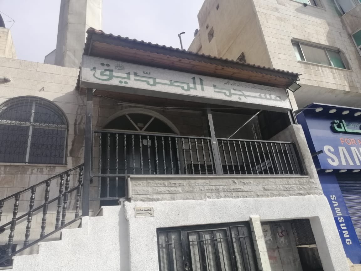 الأمانة تخلي مسجد الصديق لسقوط جزء