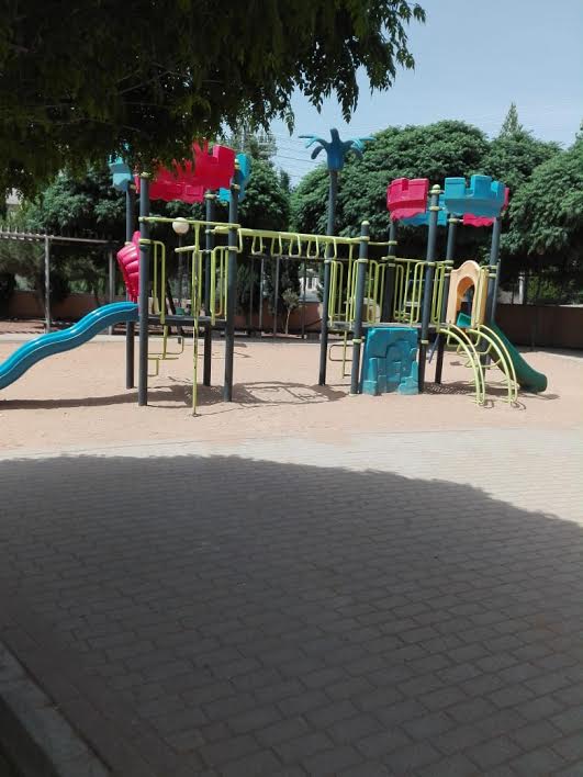 550 عاملا يعملون على ديمومة حدائق